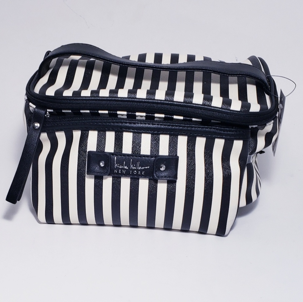 Nicole Miller Makeup Case Set